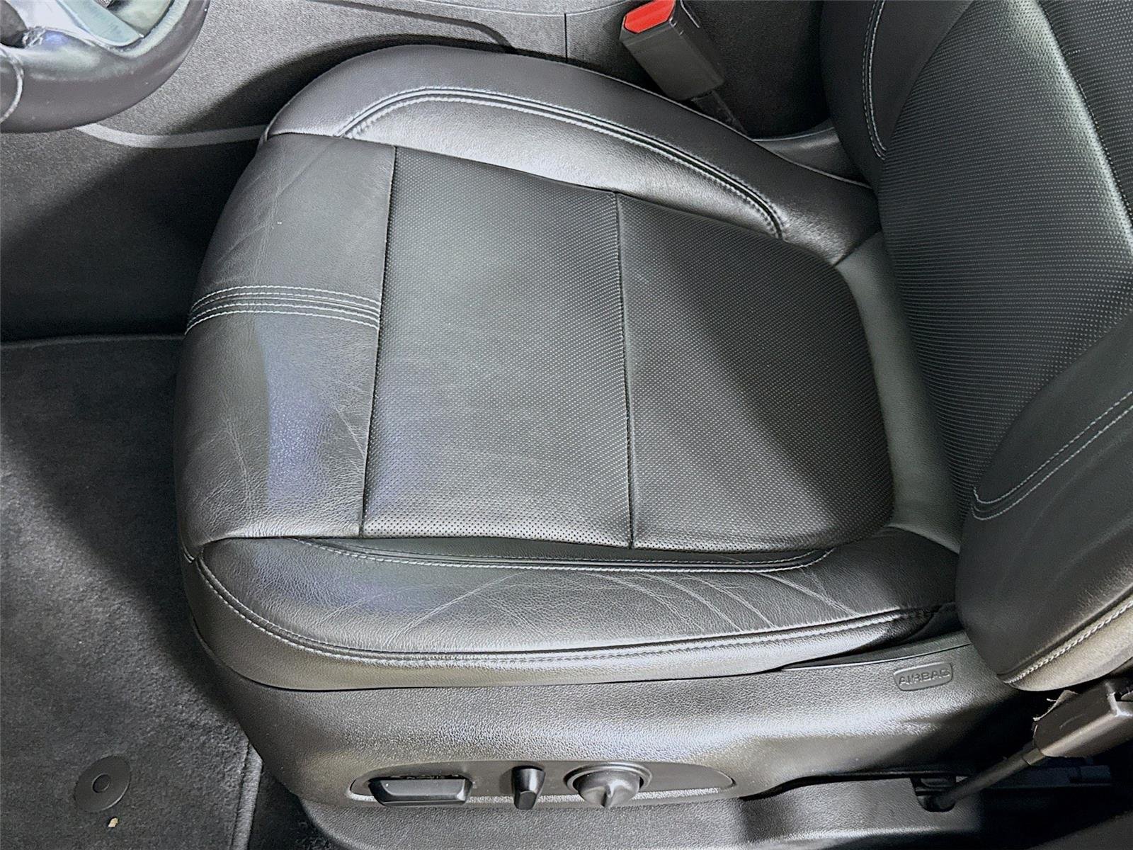 Used 2019 BLACK Chevrolet 4DR AWD LT image 21