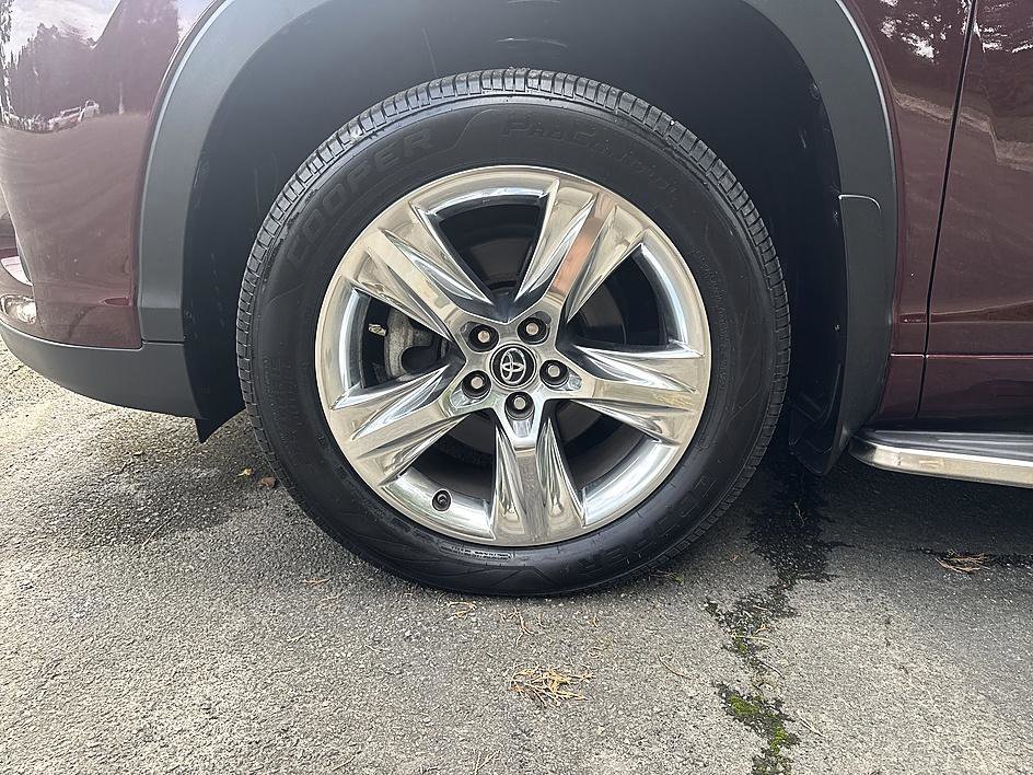 Used 2019 Ooh La La Rouge Mica Toyota Limited image 8