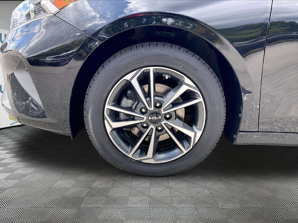 Used 2024 Aurora Black Kia LXS image 7