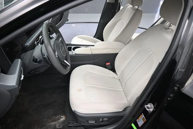 Used 2024 Black Hyundai SEL image 21
