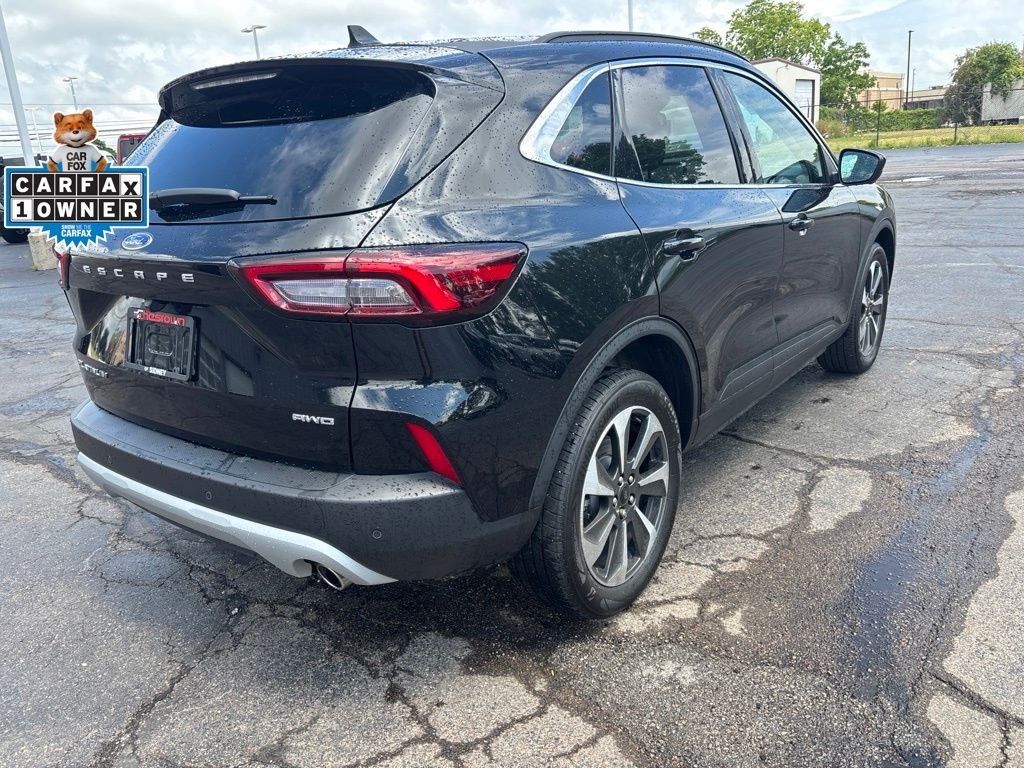 Used 2023 Black Metallic Ford Platinum image 5