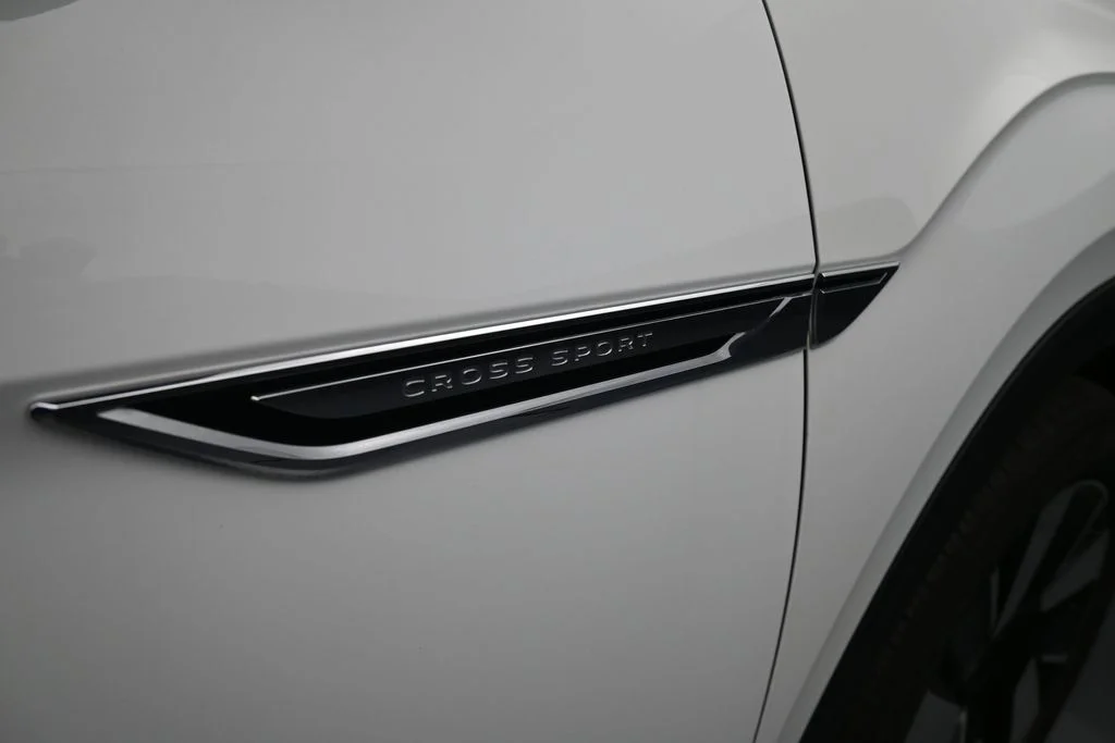 2025 Volkswagen Atlas Cross Sport SE w/Tech - Photo 18