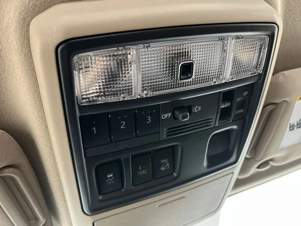 Used 2018 White Toyota SR5 Premium image 18