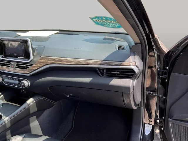 Used 2019 Black Nissan 2.5 SL image 28