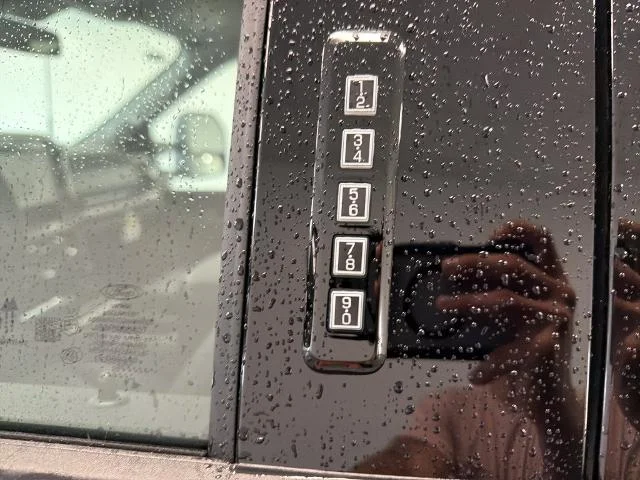 New 2026 Glacier Gray Metallic Tri-Coat Ford F-250® Lariat® image 27
