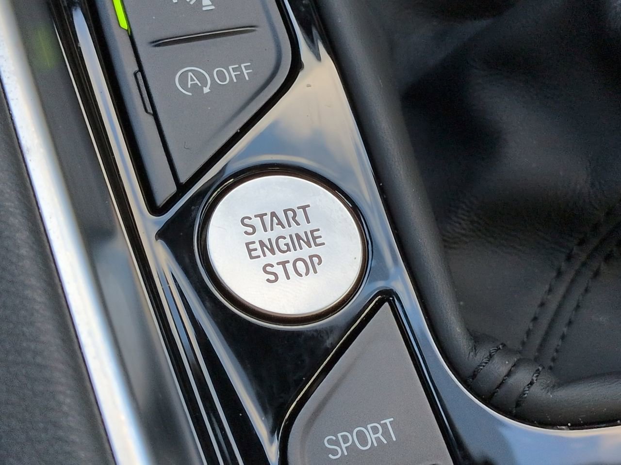 Used 2025 Black Sapphire Metallic BMW M40i image 28