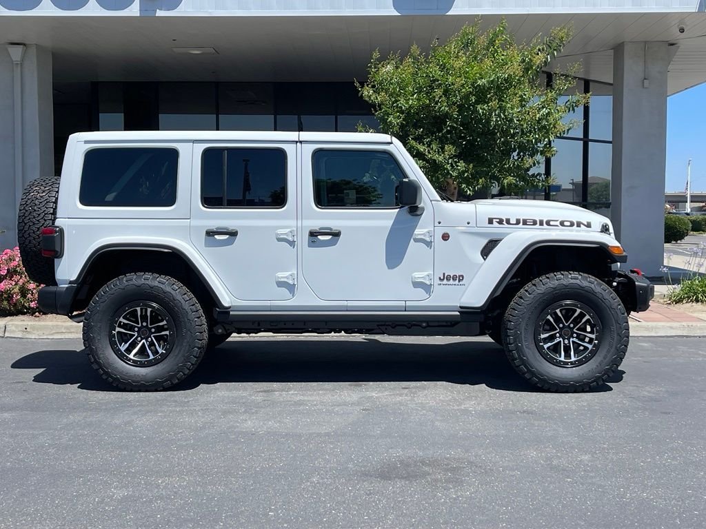 New 2026 Bright White Clear-Coat Exterior Paint Jeep Rubicon X image 3