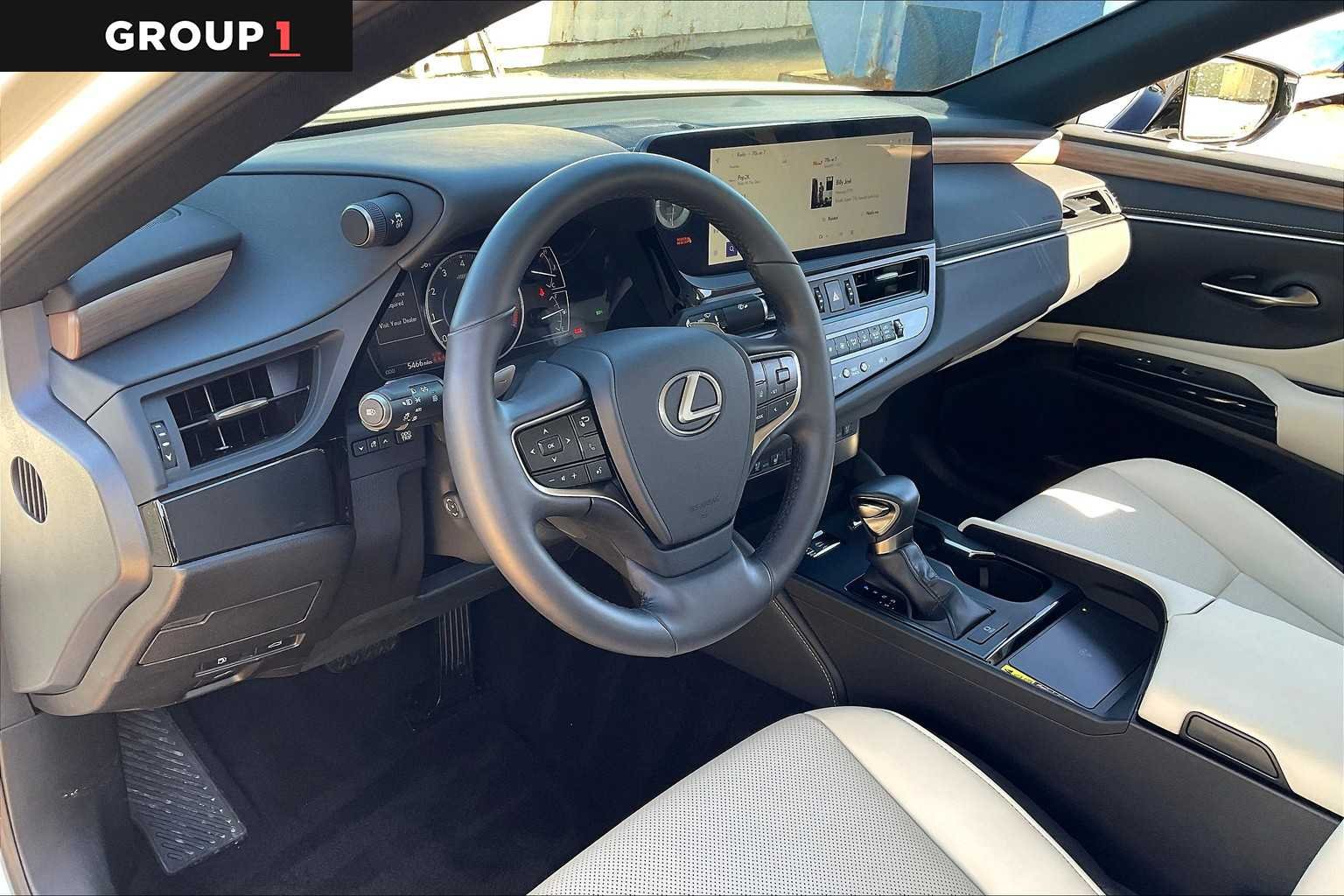 Used 2023 Eminent White Pearl Lexus  image 18