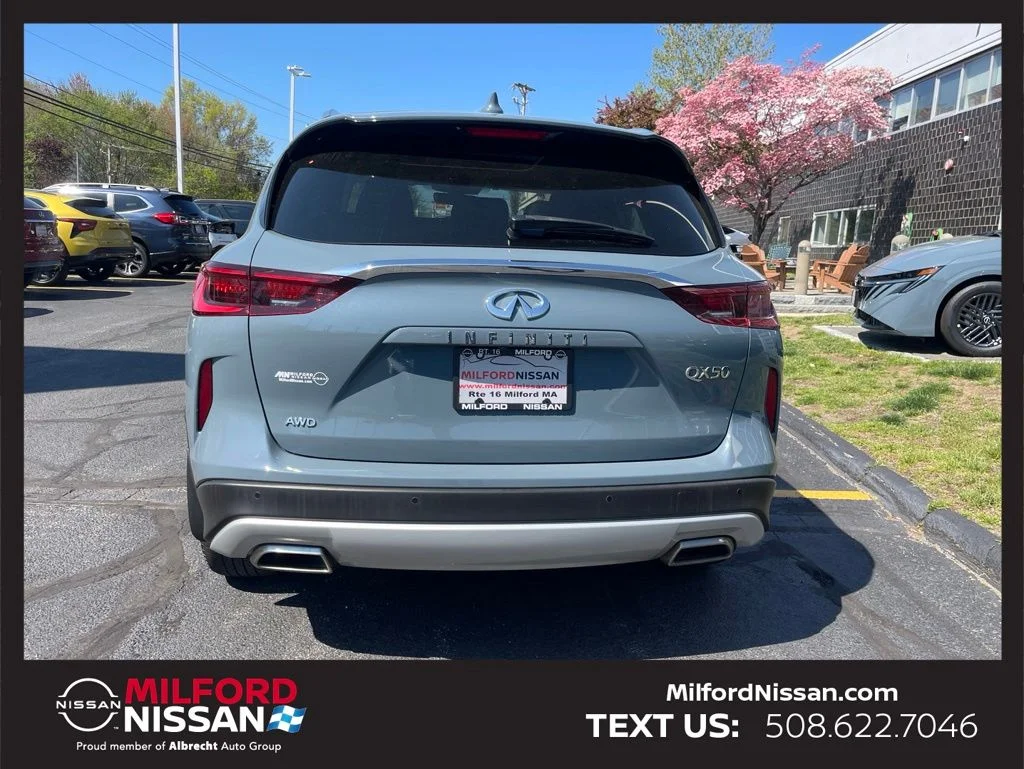 Used 2023 Gray INFINITI LUXE image 4
