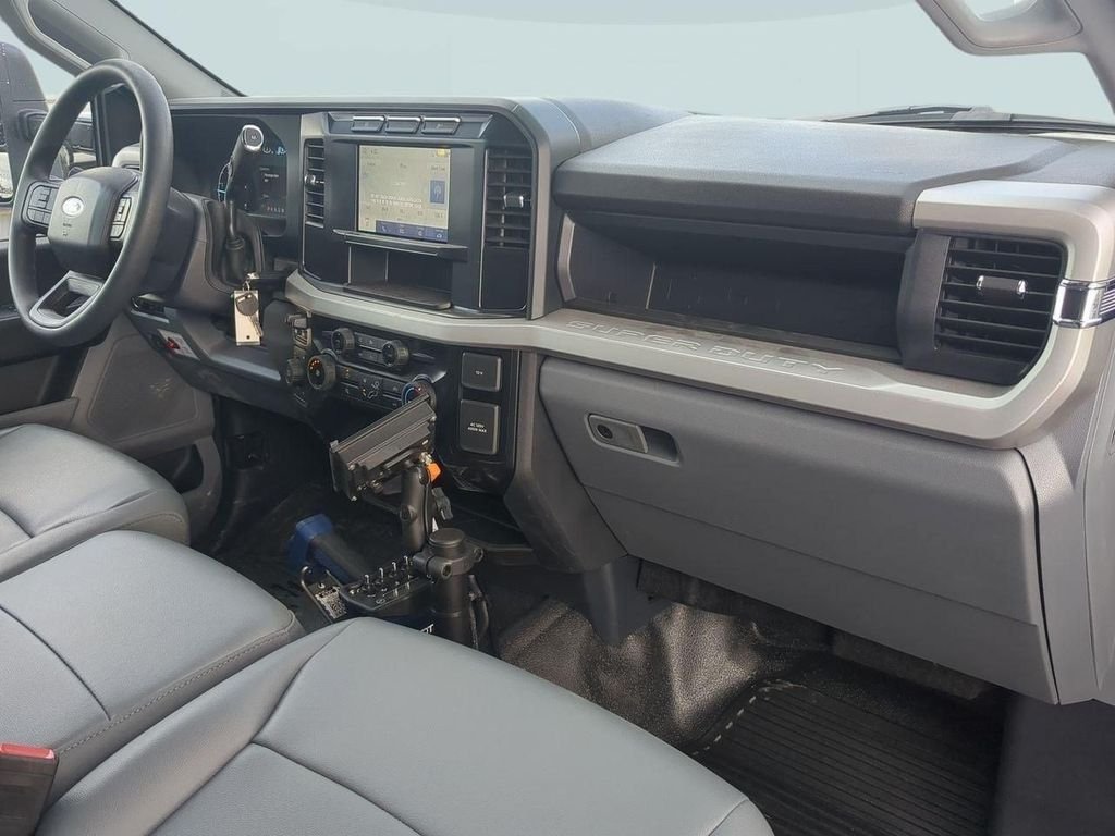 New 2024 Oxford White Ford F-550® XL image 59