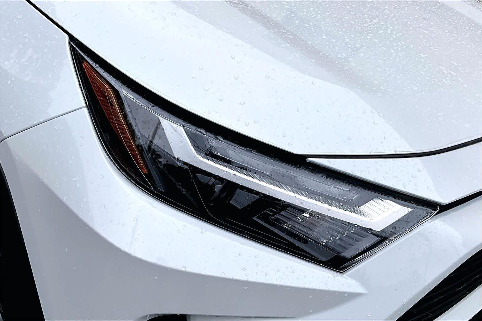 Used 2025 Wind Chill Pearl Toyota XLE Premium image 27