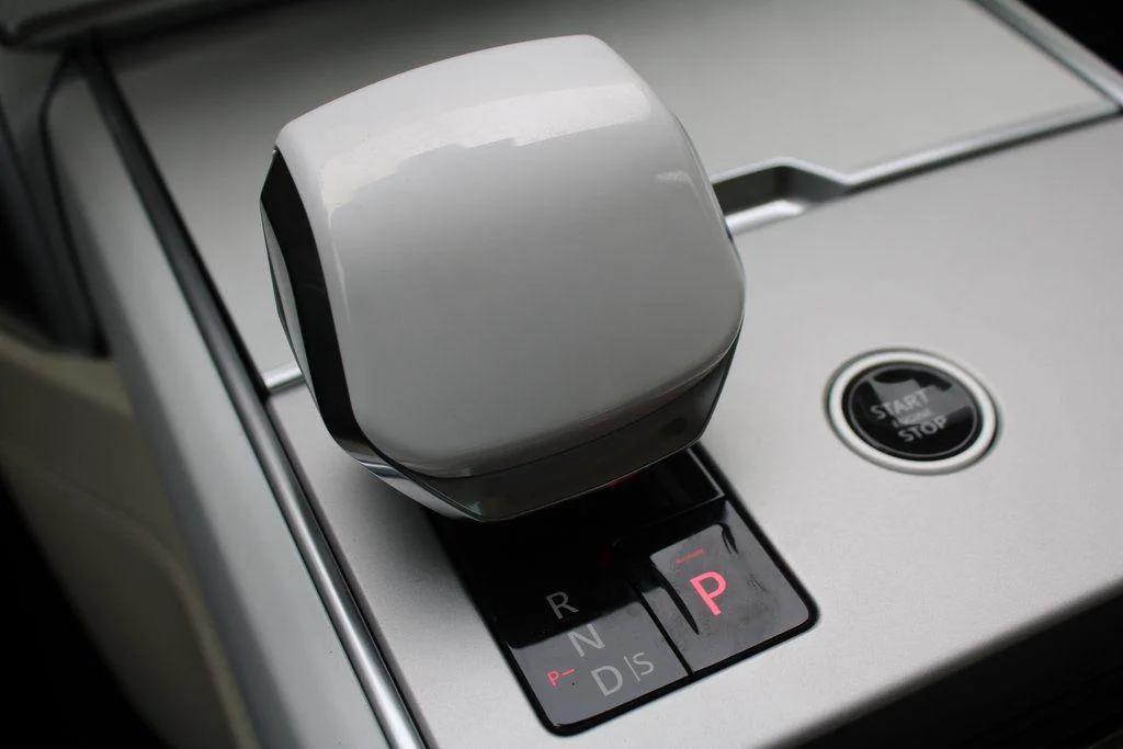 New 2024 Ostuni Pearl White Land Rover SV image 43