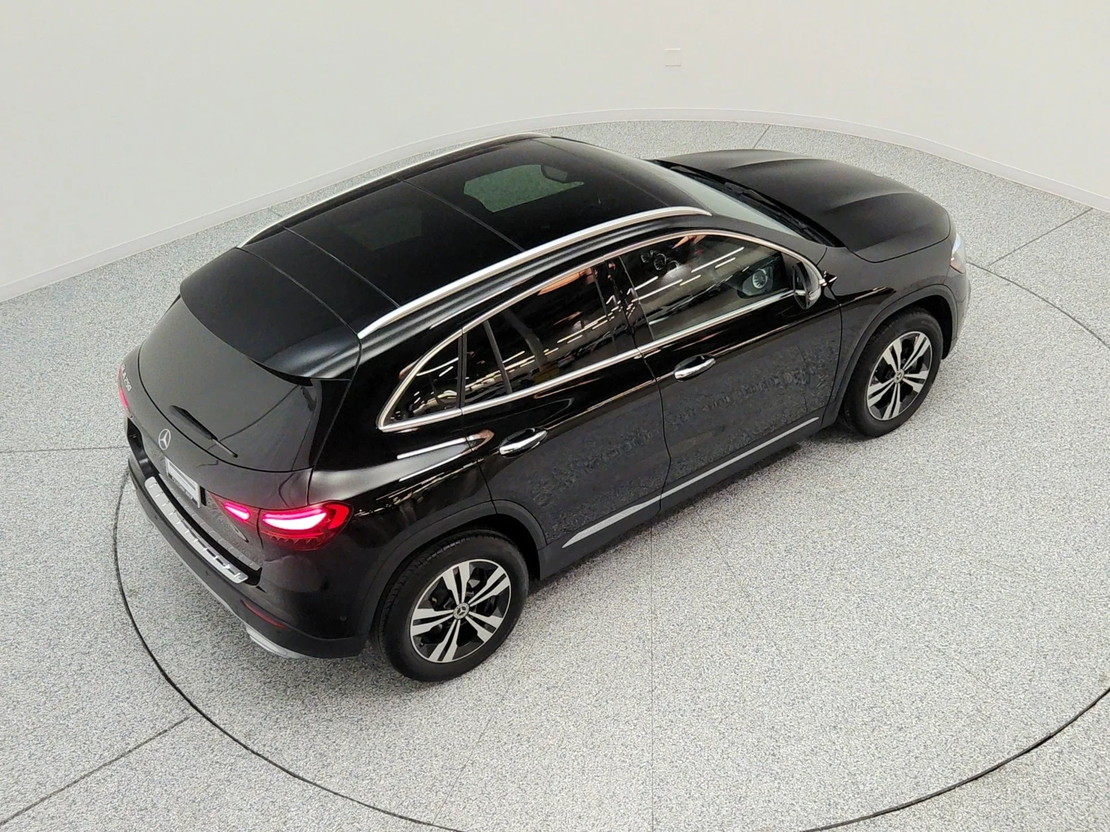 Certified Used 2024 Night Black Mercedes-Benz GLA 250 SUV image 28