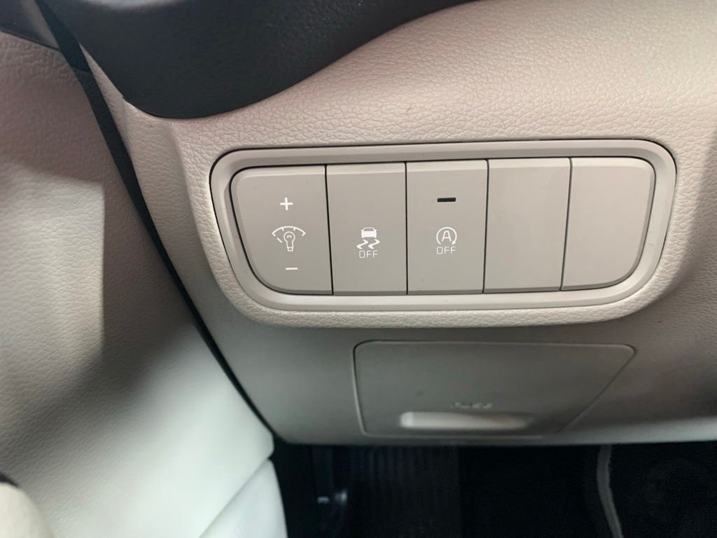 Used 2025 Black Kia LX image 8