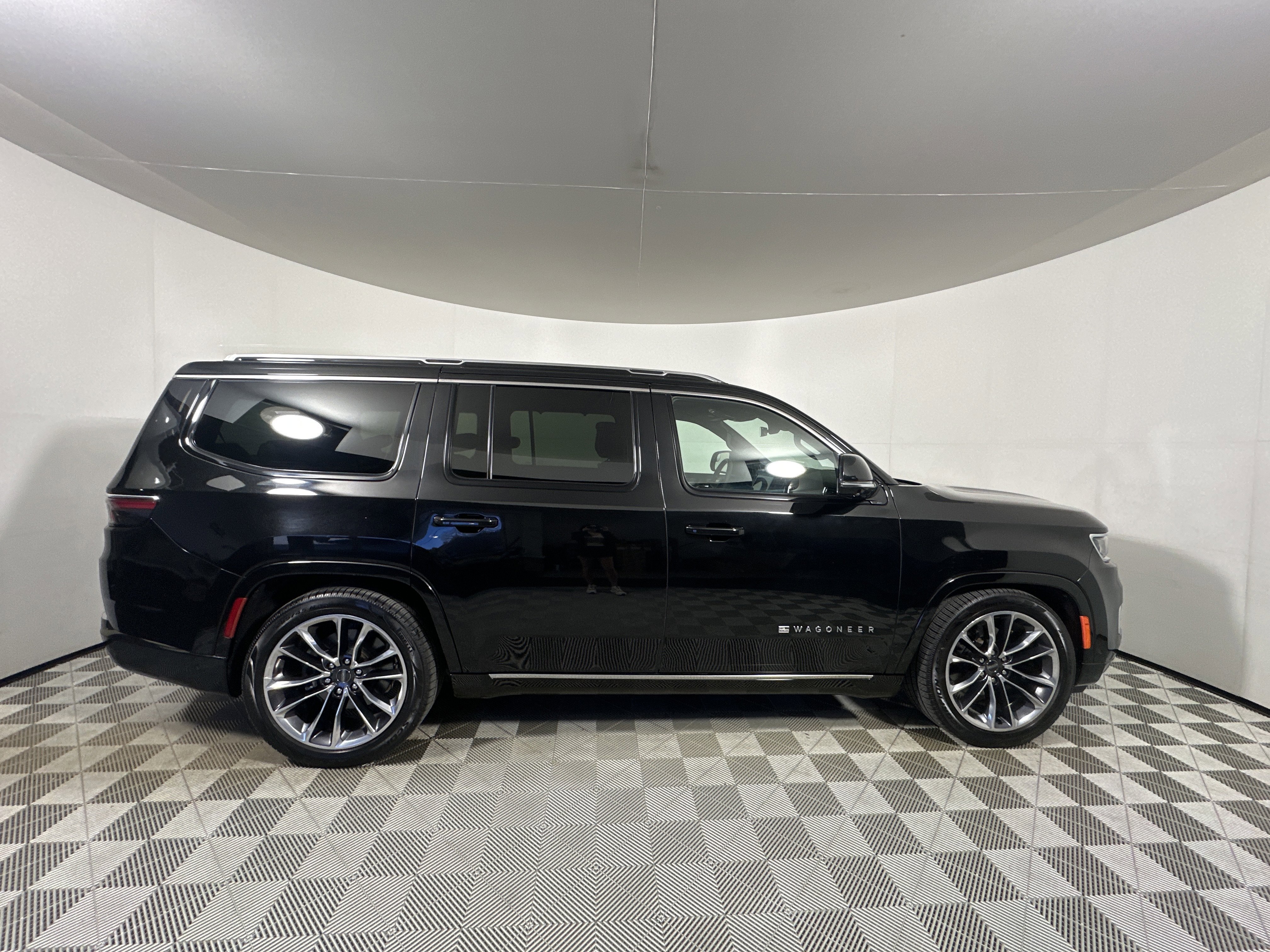 Used 2023 Diamond Black Crystal Pearlcoat Jeep Series III image 8