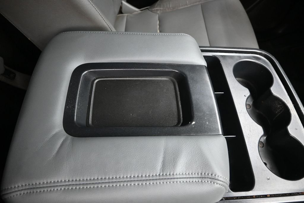 Used 2016 White GMC Base image 22
