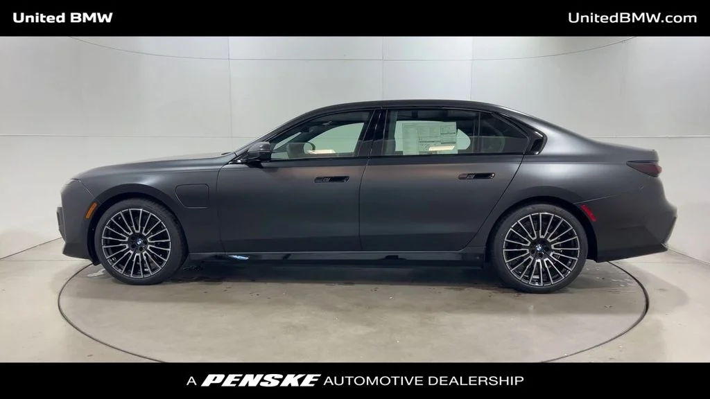 2026 BMW 7 Series 750e - Photo 5