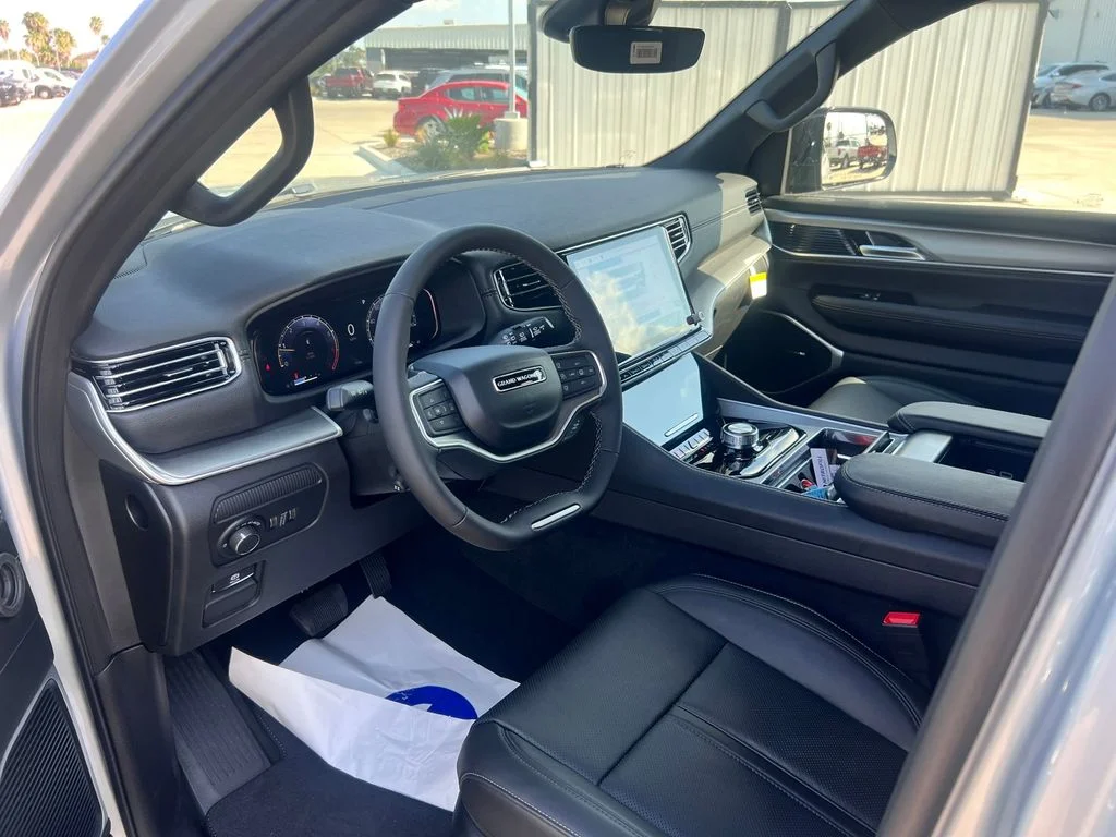 New 2026 Silver-Zynith Exterior Paint Jeep  image 12