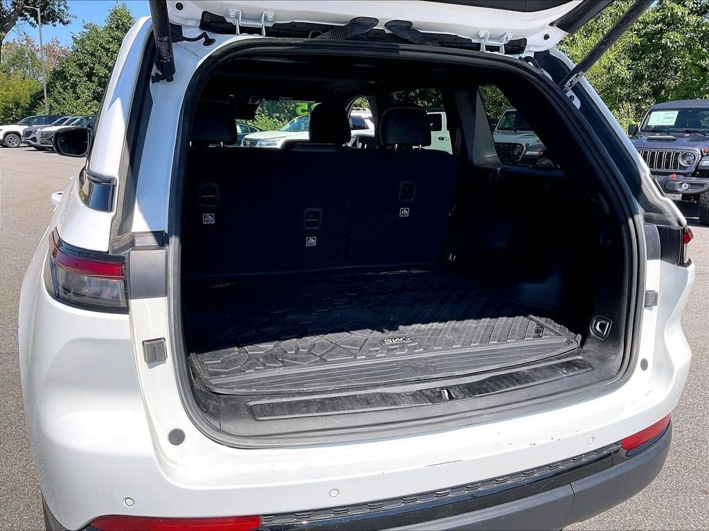 Used 2025 Bright White Clearcoat Jeep Altitude X image 34