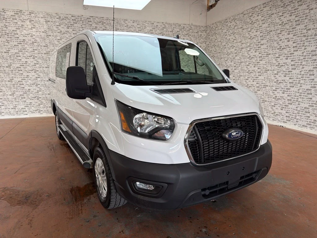 Used 2025 Oxford White Ford Base image 1