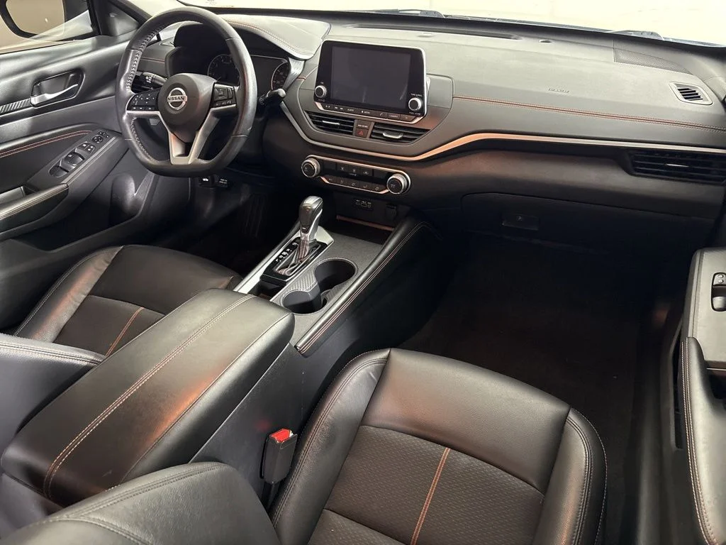 Used 2021 Silver Nissan 2.5 SR image 13