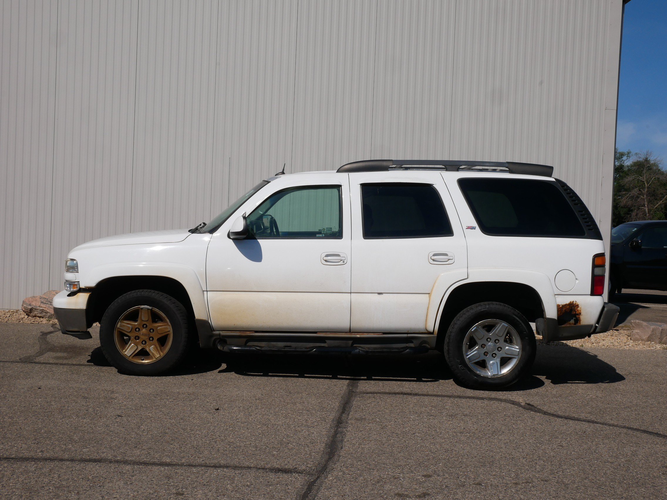 Used 2005 Chevrolet Tahoe  with VIN 1GNEK13Z55R245645 for sale in Hastings, Minnesota