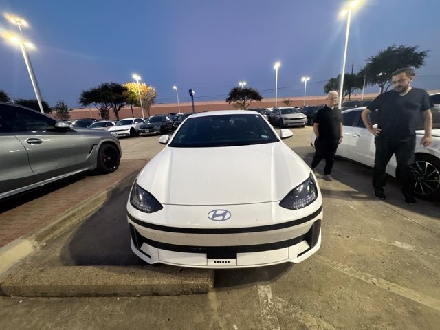 Certified Used 2024 White Hyundai SE image 5