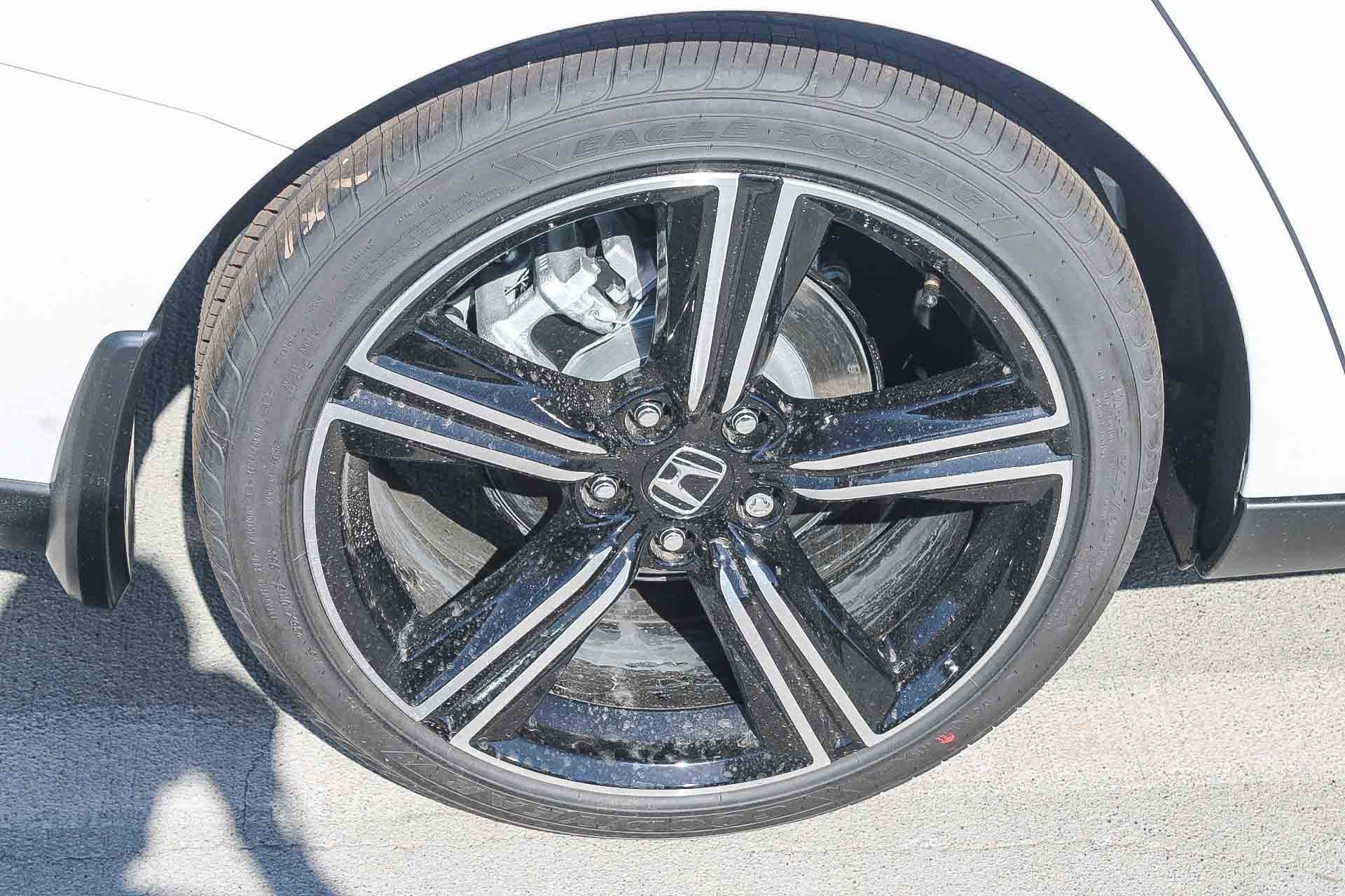 New 2026 Platinum White Pearl Honda SE image 11