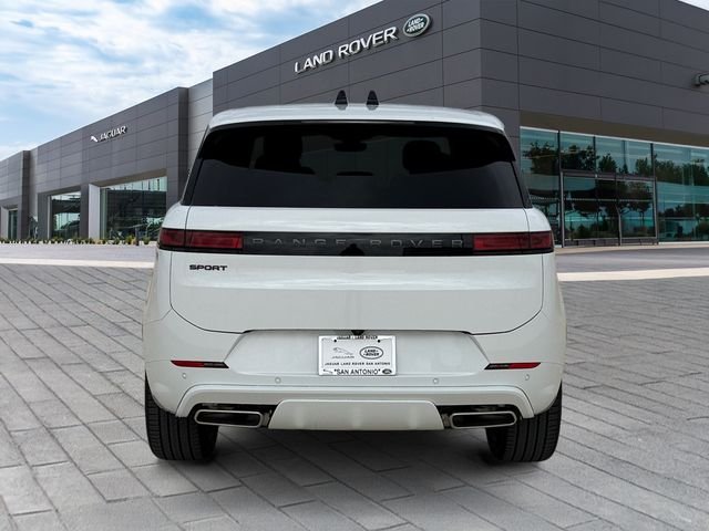 New 2026 Fuji White Land Rover Dynamic SE image 4