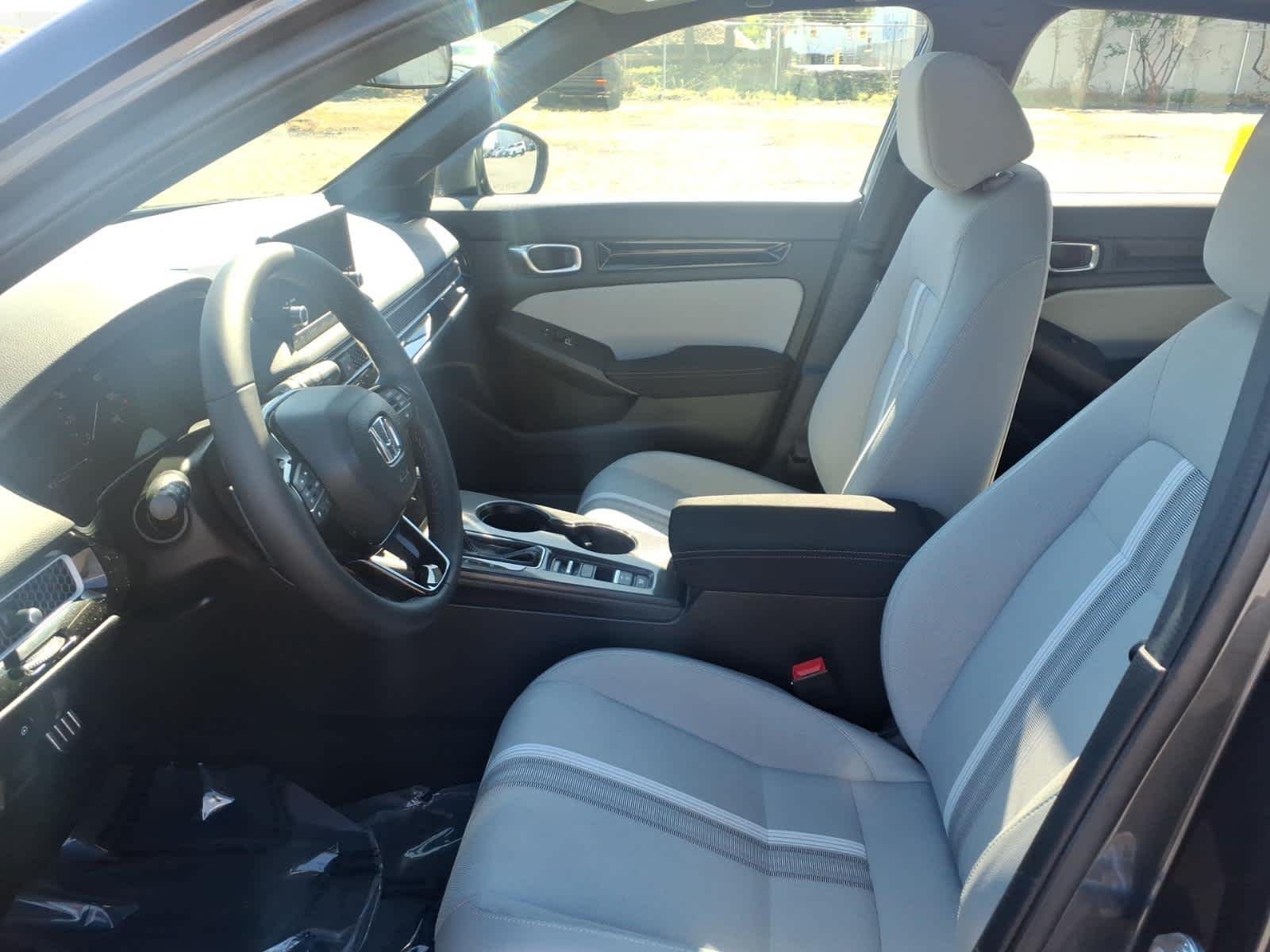 2025 Honda Civic Hatchback Sport - Photo 17