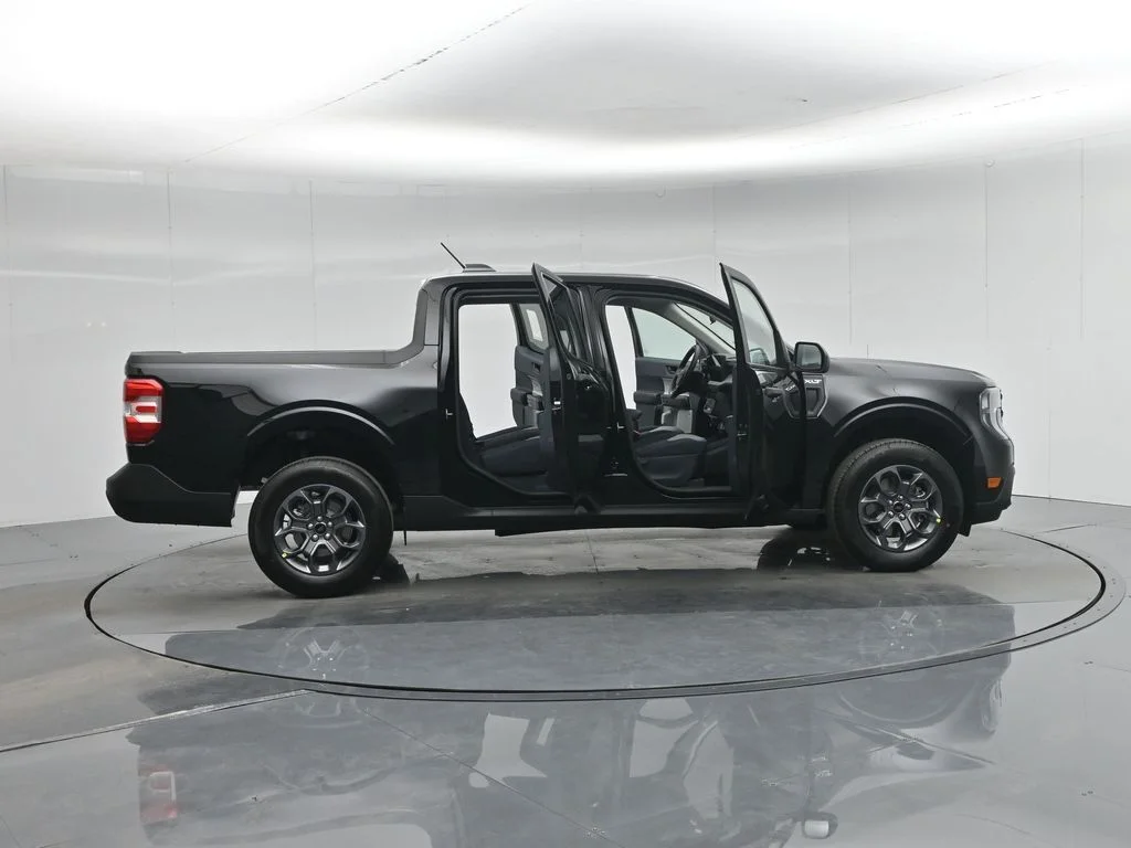 New 2026 Shadow Black Ford XLT image 4