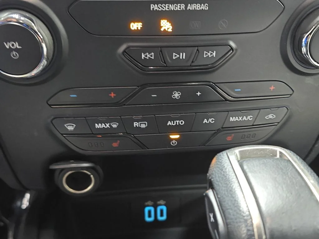 Used 2020 White Platinum Clearcoat Metallic Ford Lariat image 21