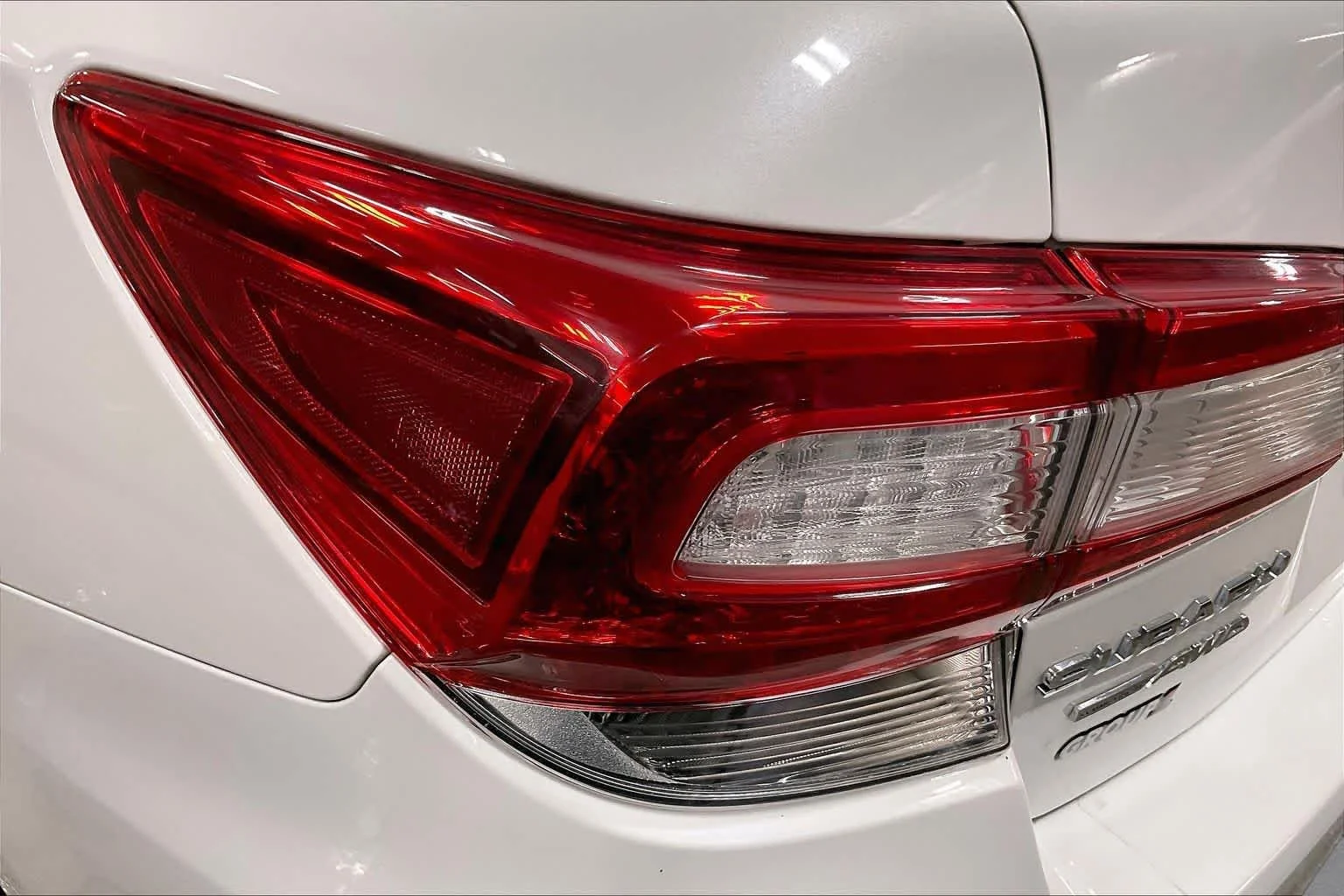 Used 2019 Crystal White Pearl Subaru  image 28