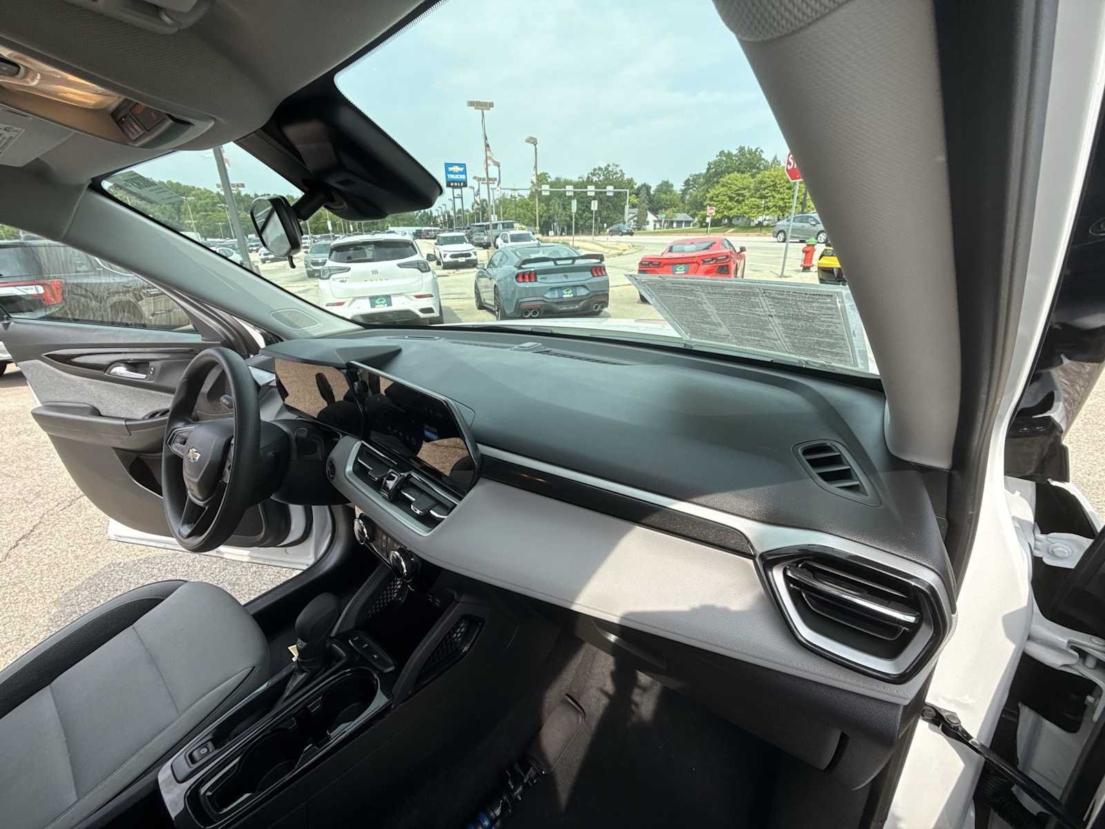 Certified Used 2025 Summit White Chevrolet LT image 25
