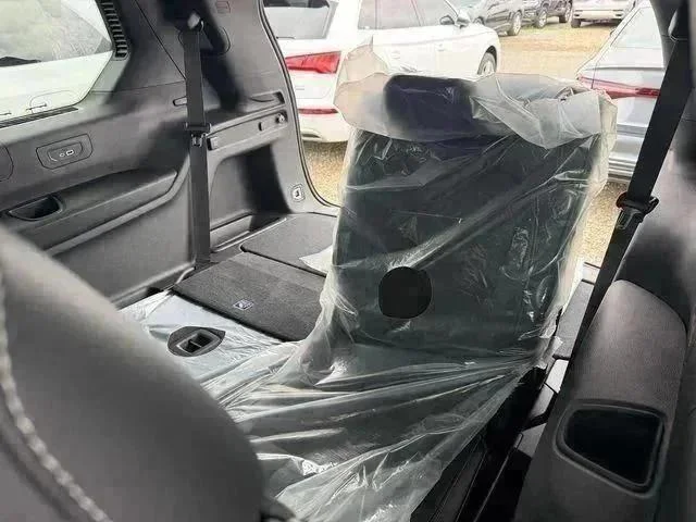 New 2026 Bright White Clear-Coat Exterior Paint Jeep Laredo image 23