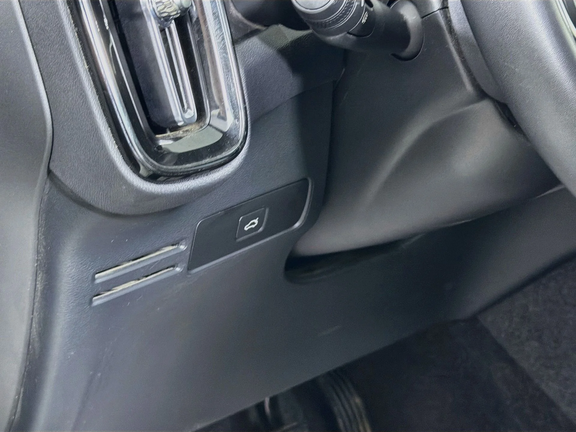 Used 2023 Silver Volvo Ultimate image 11