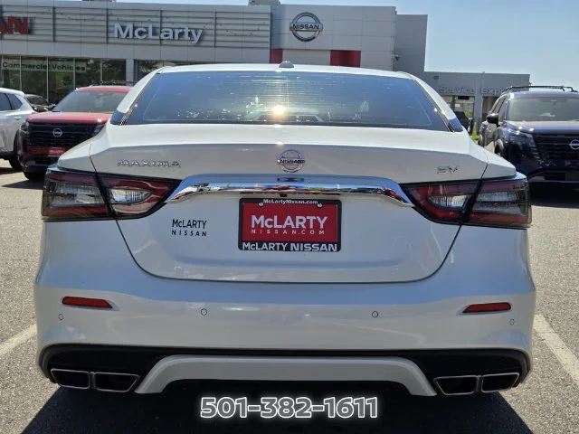 Used 2022 White Nissan SV image 4