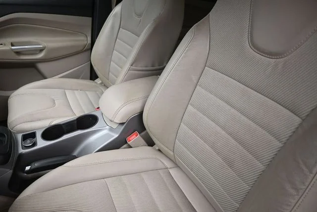 Used 2016 Orange Ford SE image 17