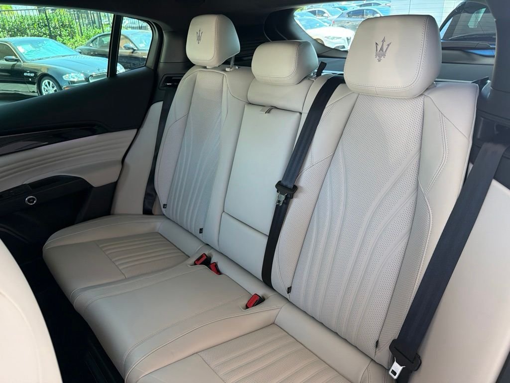 Certified Used 2023 Grigio Cangiante Tri-Coat Maserati Modena image 20