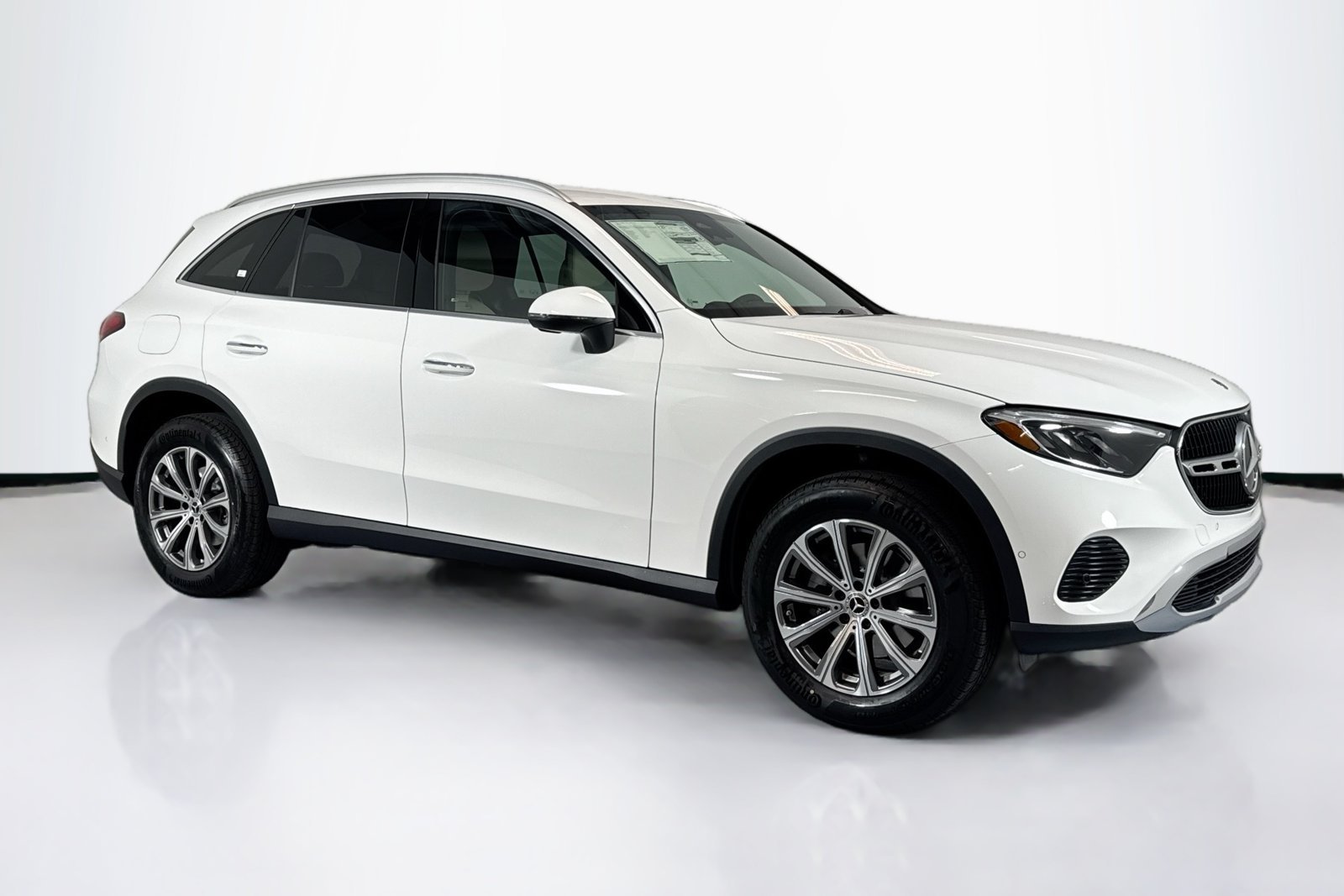 New 2026 Polar White Mercedes-Benz GLC 300 image 3