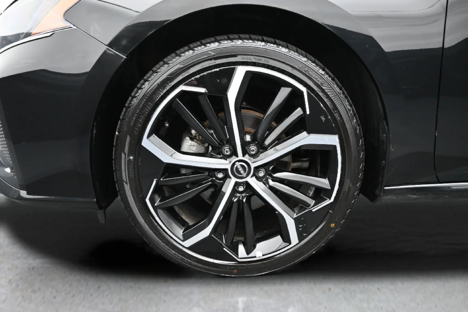 Used 2025 Black Nissan 2.5 SR image 10