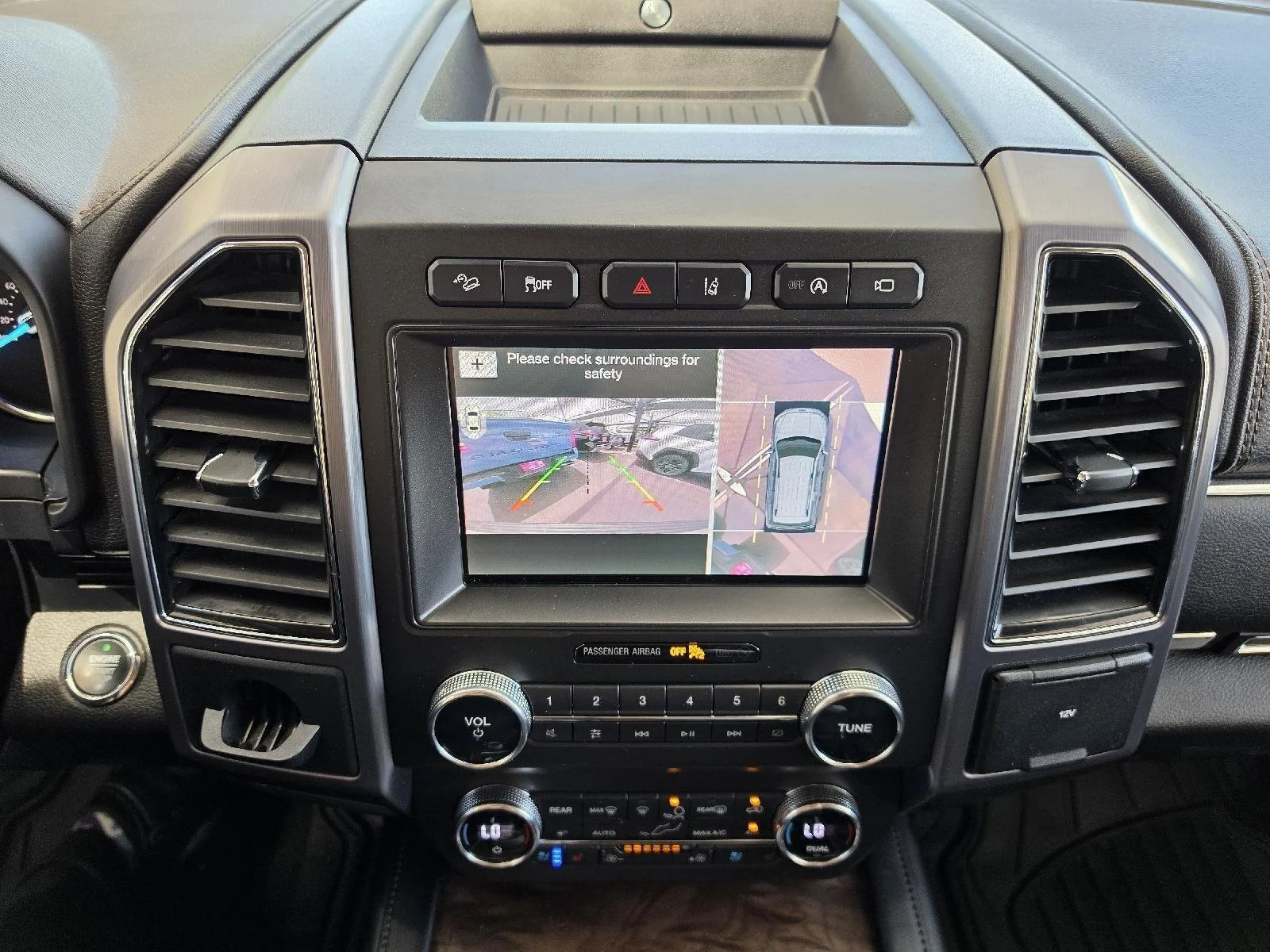 Used 2019 White Platinum Metallic Tri-Coat Ford Platinum image 50