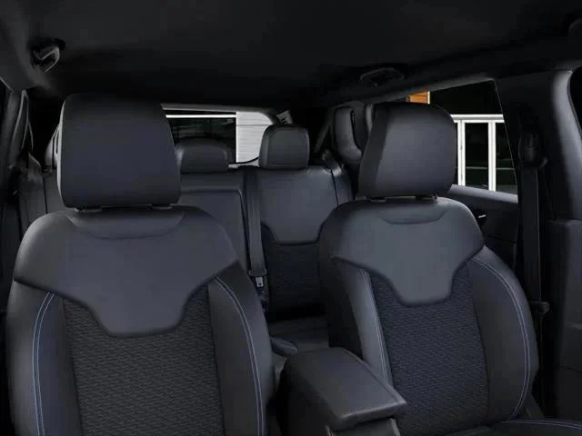 New 2026 Bright White Clearcoat Jeep Latitude image 104
