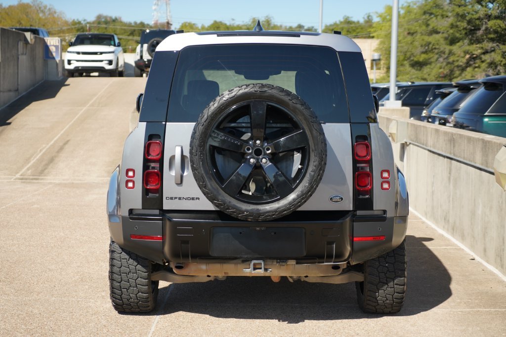Used 2023  Land Rover S image 8
