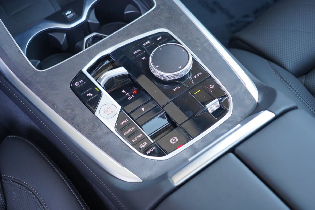 New 2027 Alpine White BMW xDrive40i image 30