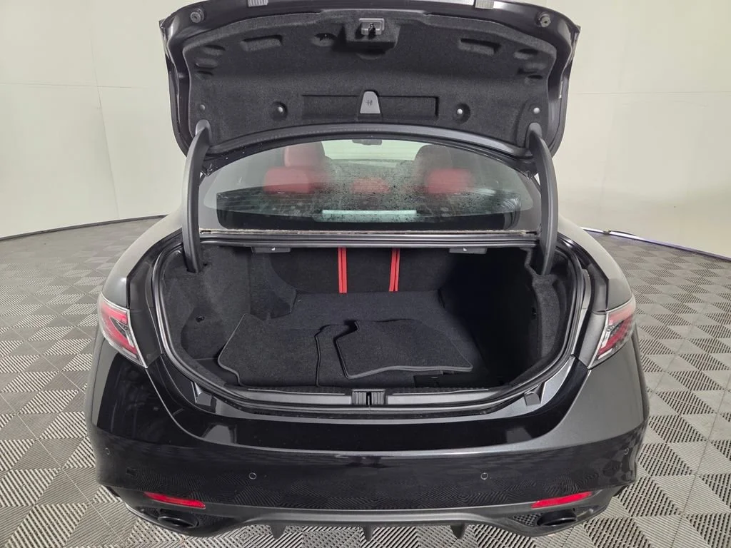 New 2026 Vulcano Black Metallic Alfa Romeo Base image 20