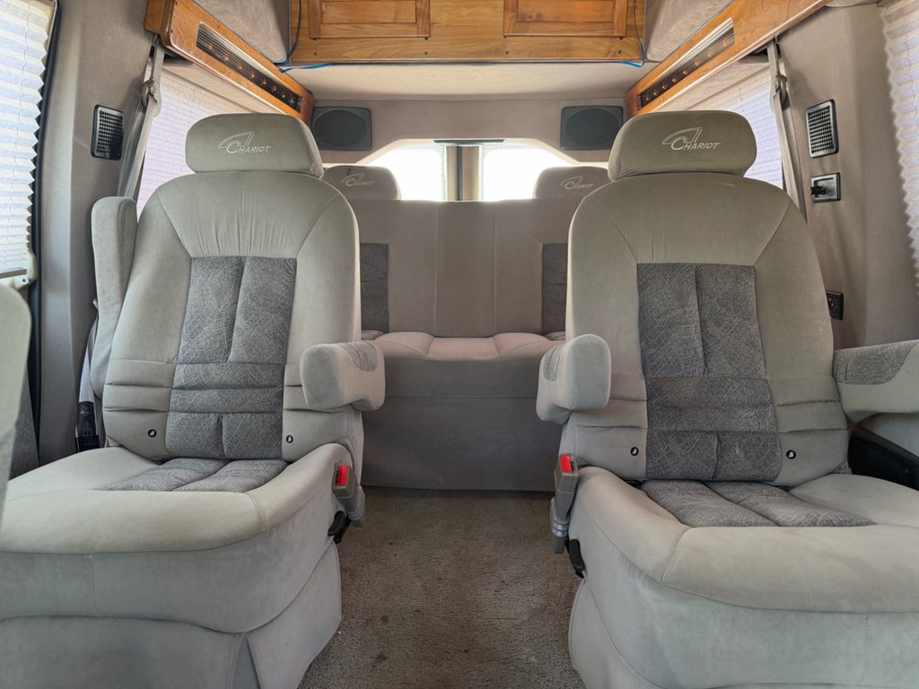 Used 2004 Oxford White Clearcoat Ford Recreational image 19