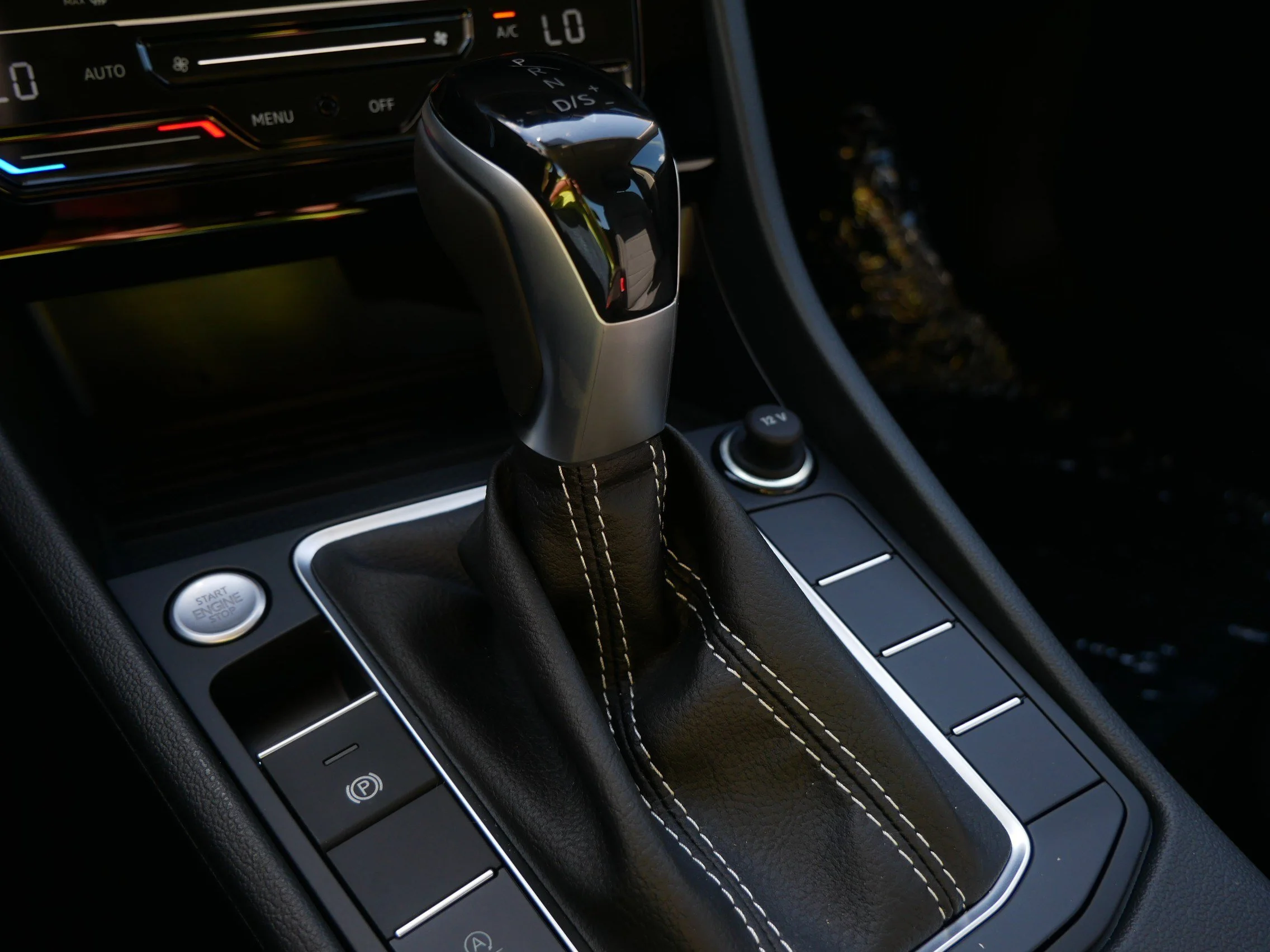 2025 Volkswagen Jetta SE - Photo 10