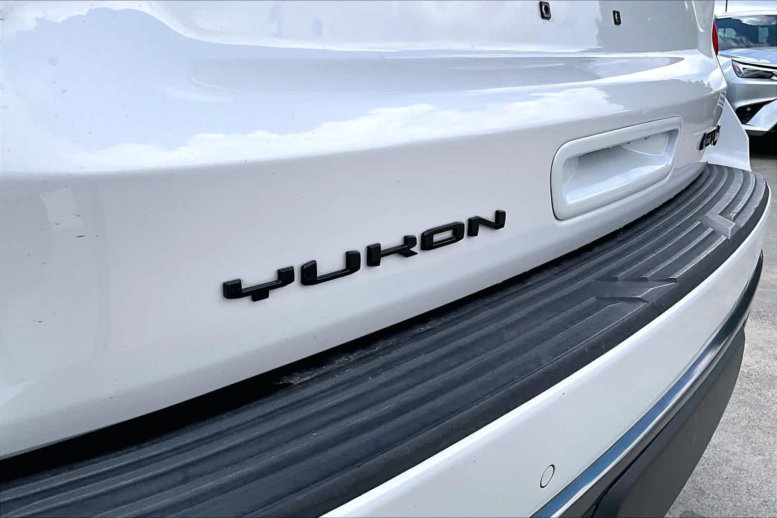 Used 2022 White Frost Tricoat GMC AT4 image 29