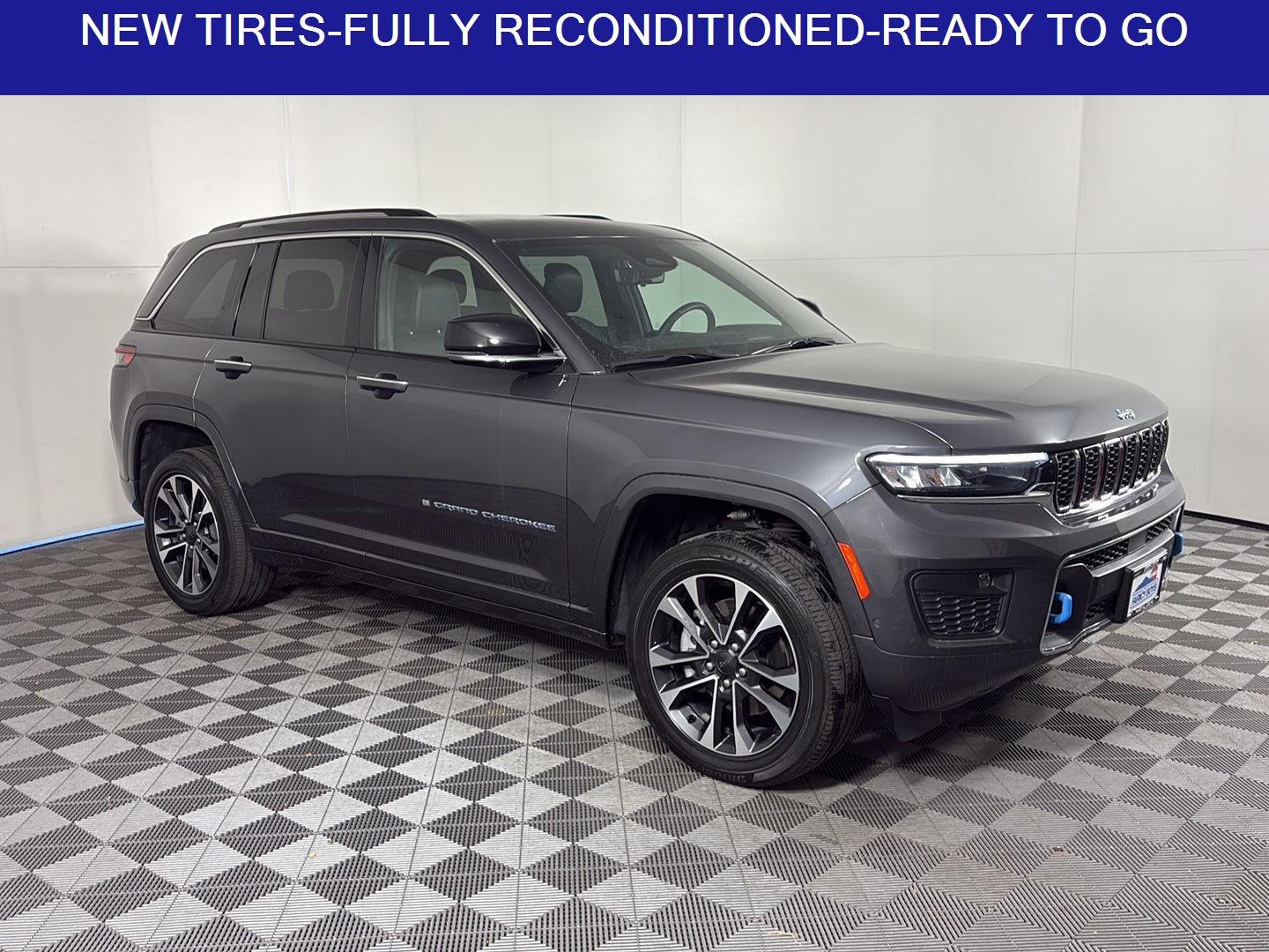 Used 2023 Baltic Gray Metallic Clearcoat Jeep Overland image 2